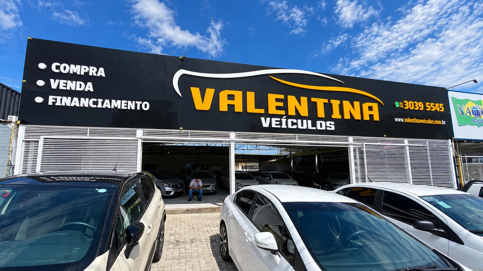 Fachada e galpão | Valentina Veículos